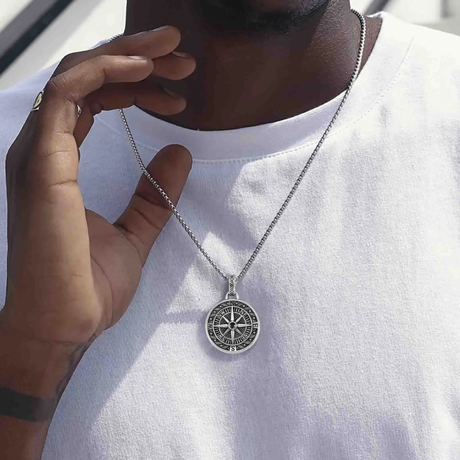 Collier Boussole â Pendentif Rose des Vents en Acier Vintage