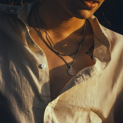 Collier Boussole – Pendentif Rose des Vents en Acier Vintage