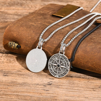 Collier Boussole – Pendentif Rose des Vents en Acier Vintage