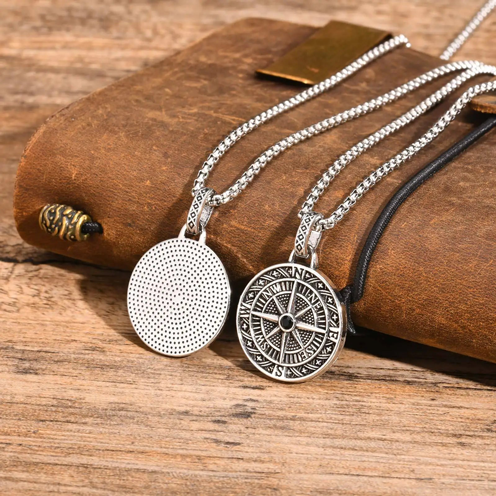 Collier Boussole – Pendentif Rose des Vents en Acier Vintage