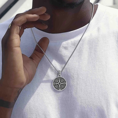Collier Boussole – Pendentif Rose des Vents en Acier Vintage