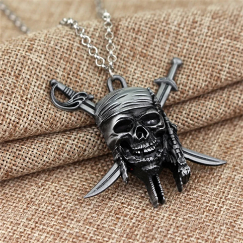Collier Pirate – Pendentif Crâne & Sabres Croisés