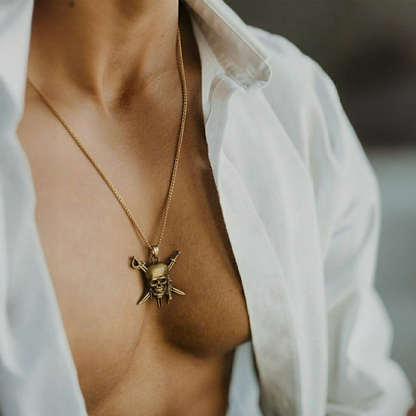 Collier Pirate – Pendentif Crâne & Sabres Croisés