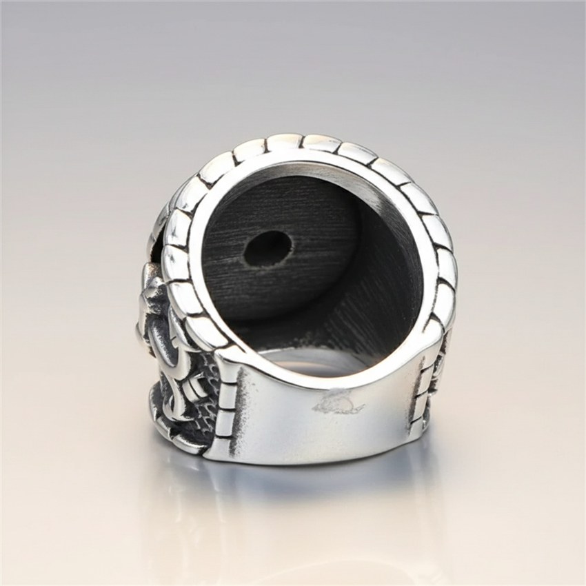 Intérieur de la bague gouvernail pirate en acier inoxydable 316L, finition polie.