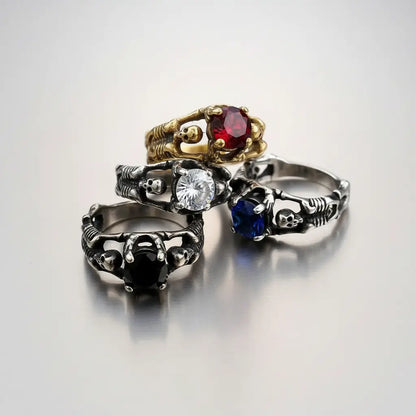 Quatre bagues argentée du Pacte Scellé avec gemmes rouge, bleu, blanche et noire de la gamme Ténèbres.