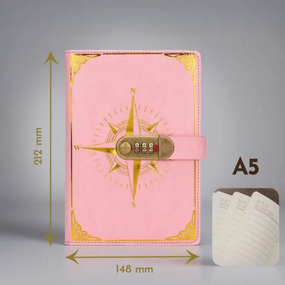 Carnet pirate rose avec cadenas à code, format A5, motif boussole dorée et pages lignées.
