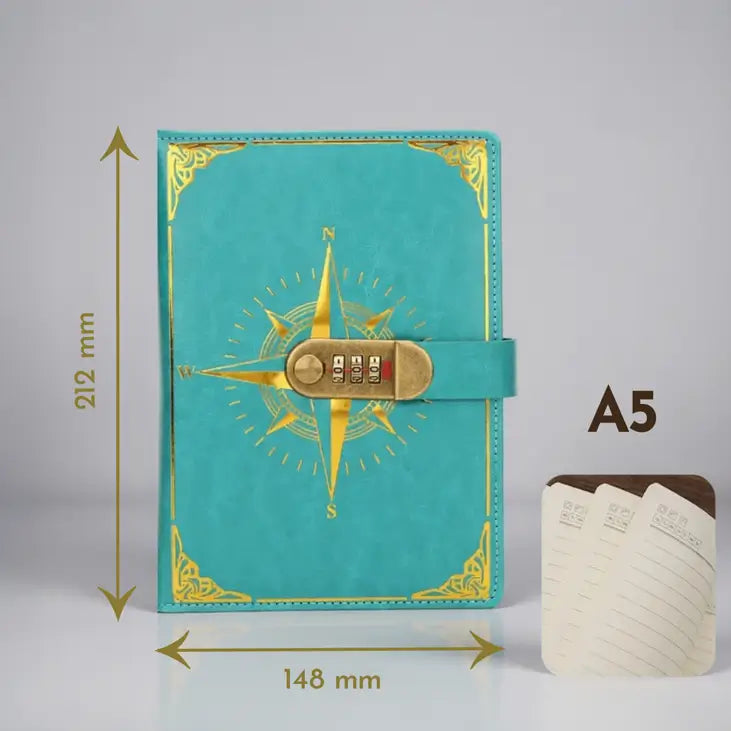 Carnet pirate vert clair avec cadenas à code, format A5, couverture en similicuir et papier beige.