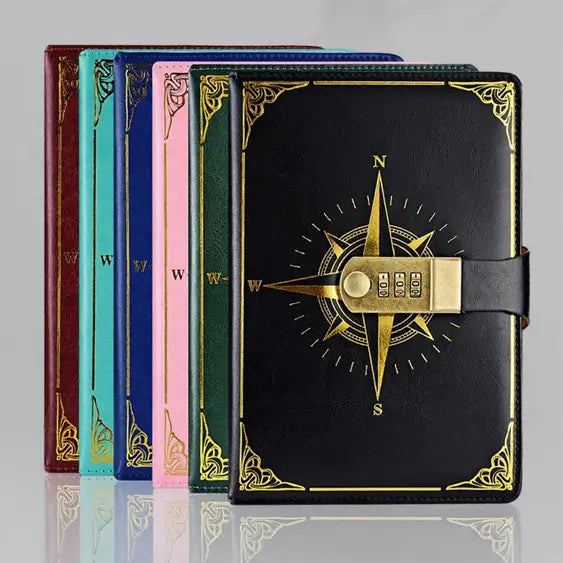 Collection de carnets pirates avec cadenas à code, disponibles en plusieurs couleurs et styles.