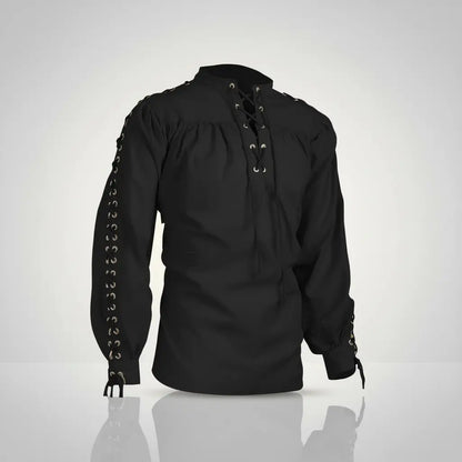 Chemise à lacet du capitaine noire sur fond blanc, coupe droite et manches lacées.