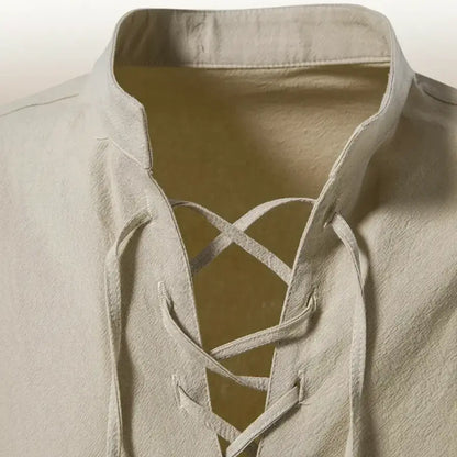 Chemise du navigateur des mers beige vue de face, col à lacet marin.