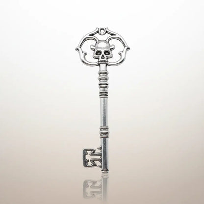 Clé du tombeau interdit finition argent vue produit sur fond clair.