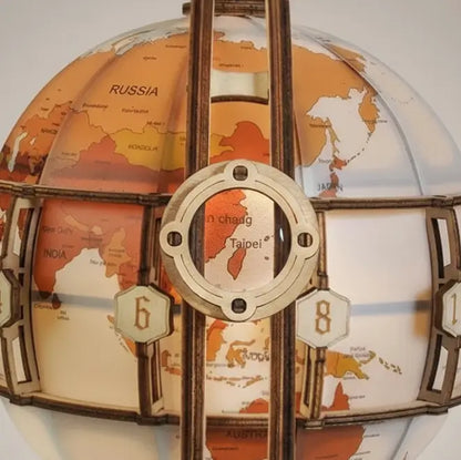 Détail de la cartographie ancienne du globe lumineux montrant les routes maritimes.