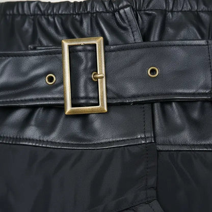 Détail de la ceinture à boucle de la jupe longue des vents marins.