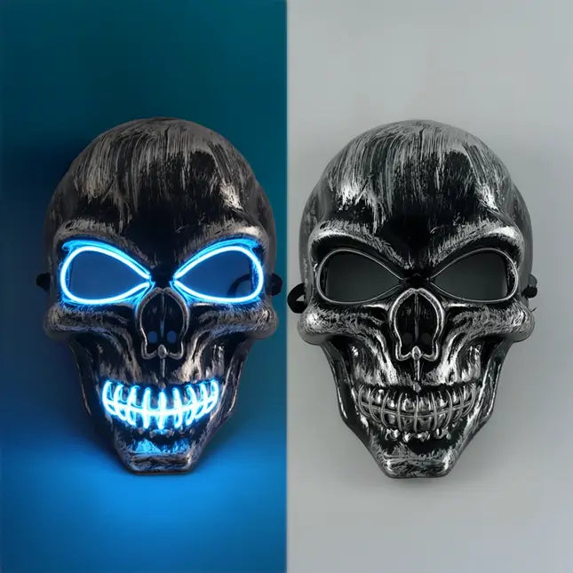Masque LED bleu ciel avec lumière froide et contrastée, design crâne réaliste.