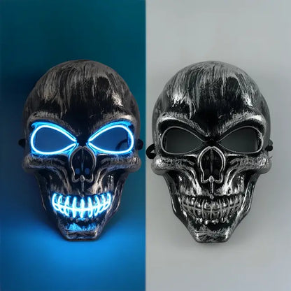 Masque LED bleu ciel avec lumière froide et contrastée, design crâne réaliste.
