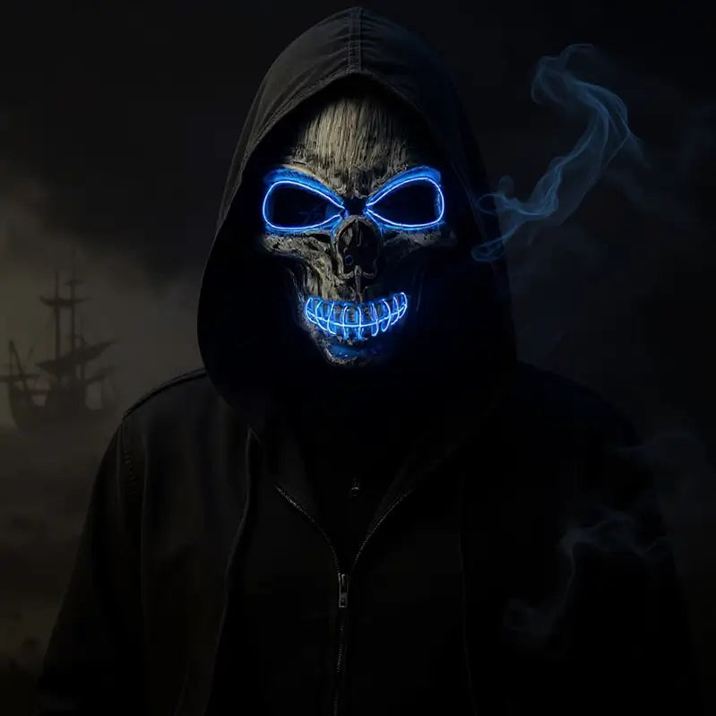 Masque crâne LED bleu avec effet de lumière glaciale et regard lumineux porté de nuit.