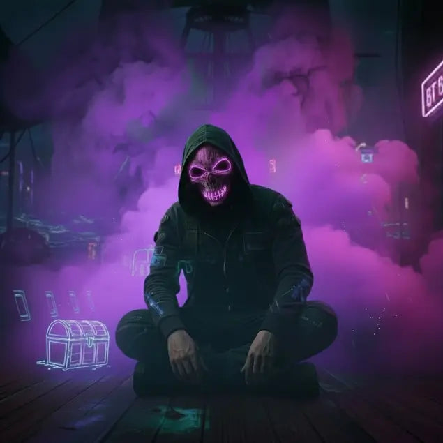 Personnage masqué assis dans une ruelle brumeuse de type fumigène rose, portant le masque LED rose.