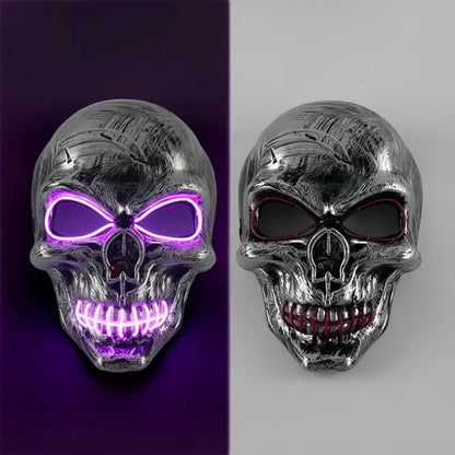 Masque crâne LED violet brillant à effet chromé, éclat mystérieux. 