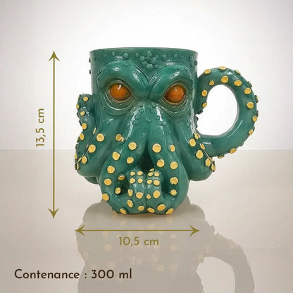 Dimensions et contenance du mug Kraken Emeraude sur fond blanc, 300 millilitres.