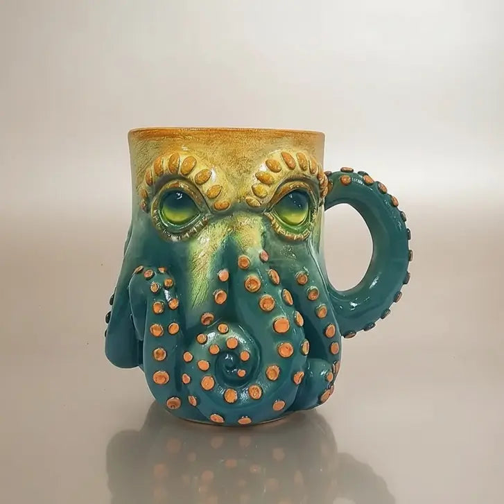 Mug Octopus Solaire en céramique turquoise et jaune, design marin inspiré du soleil des abysses.