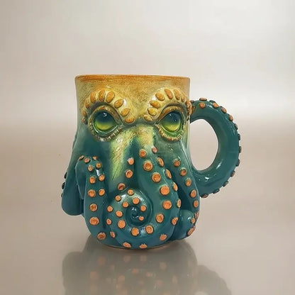 Mug Octopus Solaire en céramique turquoise et jaune, design marin inspiré du soleil des abysses.