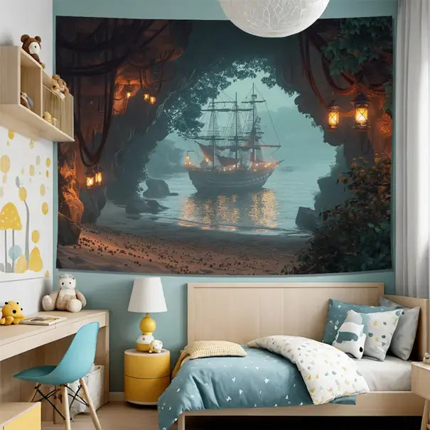 Tapisserie murale pirate dans une chambre d’enfant, vue magique sur une crique et un navire.