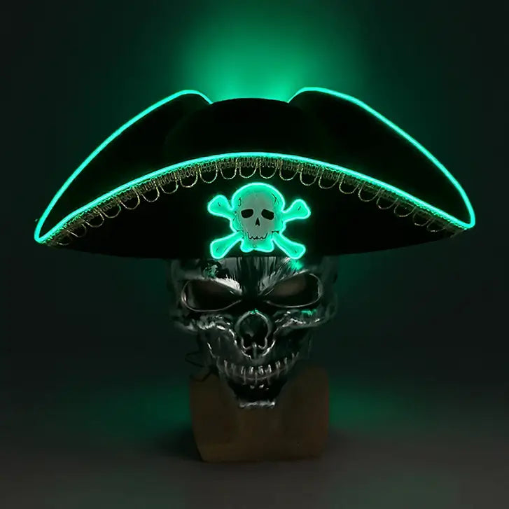 Chapeau pirate vert LED, design réaliste et éclat mystérieux – gamme TÉNÈBRE.